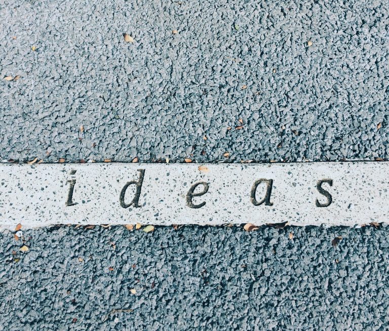 Strasser Design Ingenium – Grafikdesign, Texte, Konzepte In Stein graviert "ideas".